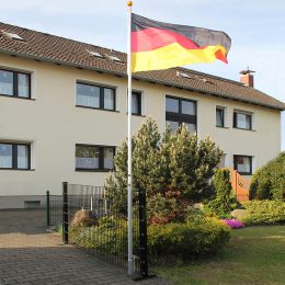 Fahnenmasthalter für Doppelstabmatten in verschiedenen Ausführungen