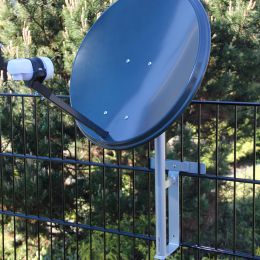 Satellitenschüsselhalter für Doppelstabmatten in verschiedenen Ausführungen